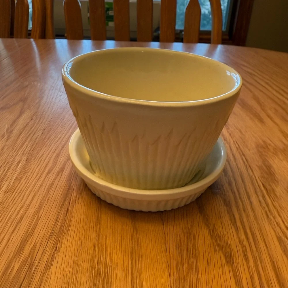 Cream Vintage Ceramic Planter with Saucer Bottom